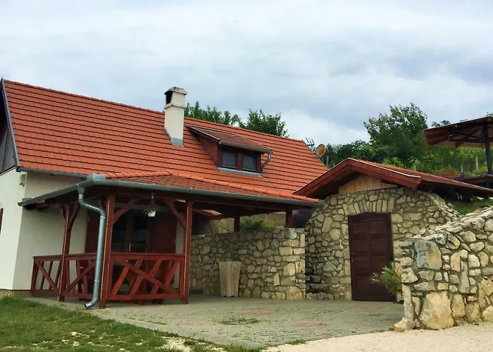 Kikapcsol-lak Pécsely